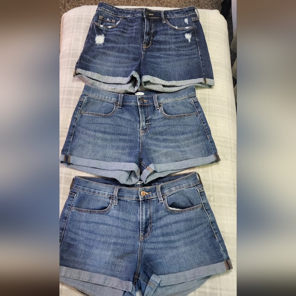 Lot of 3 Pairs of Old Navy Denim Cuffed Shorts Size 8 Excellent Condition - Picture 2 of 16